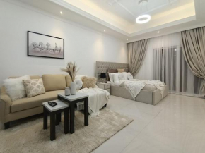 Luxury Modern Studio with Cozy Balcony & Sauna, Dubai